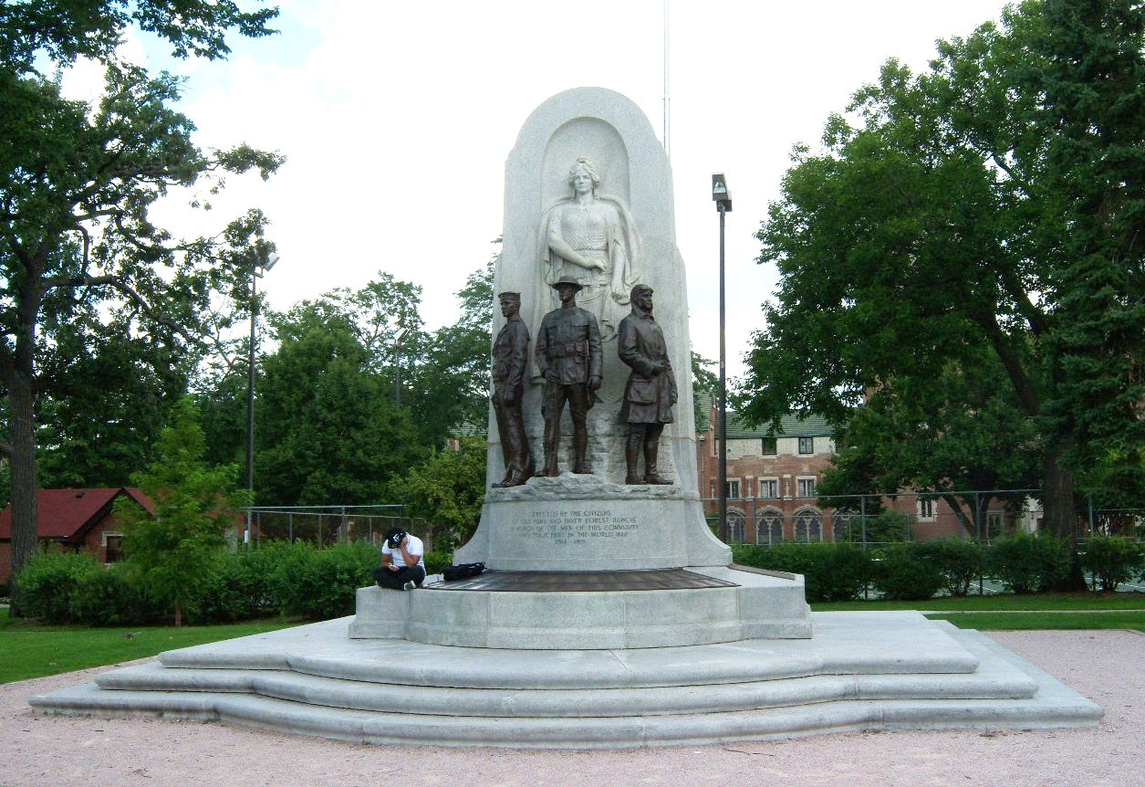 Zoom on the image : Oak Park-River Forest War Memorial